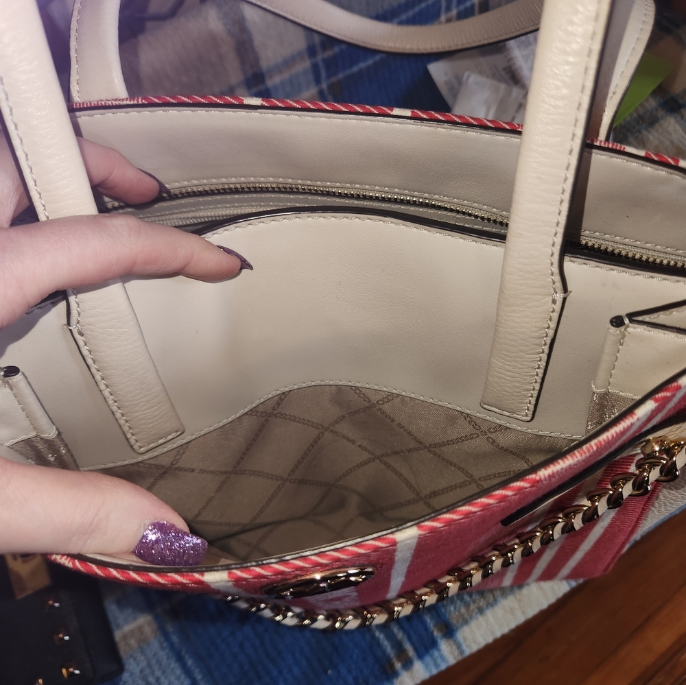 Authentic Michael Kors Handbag. - image 3